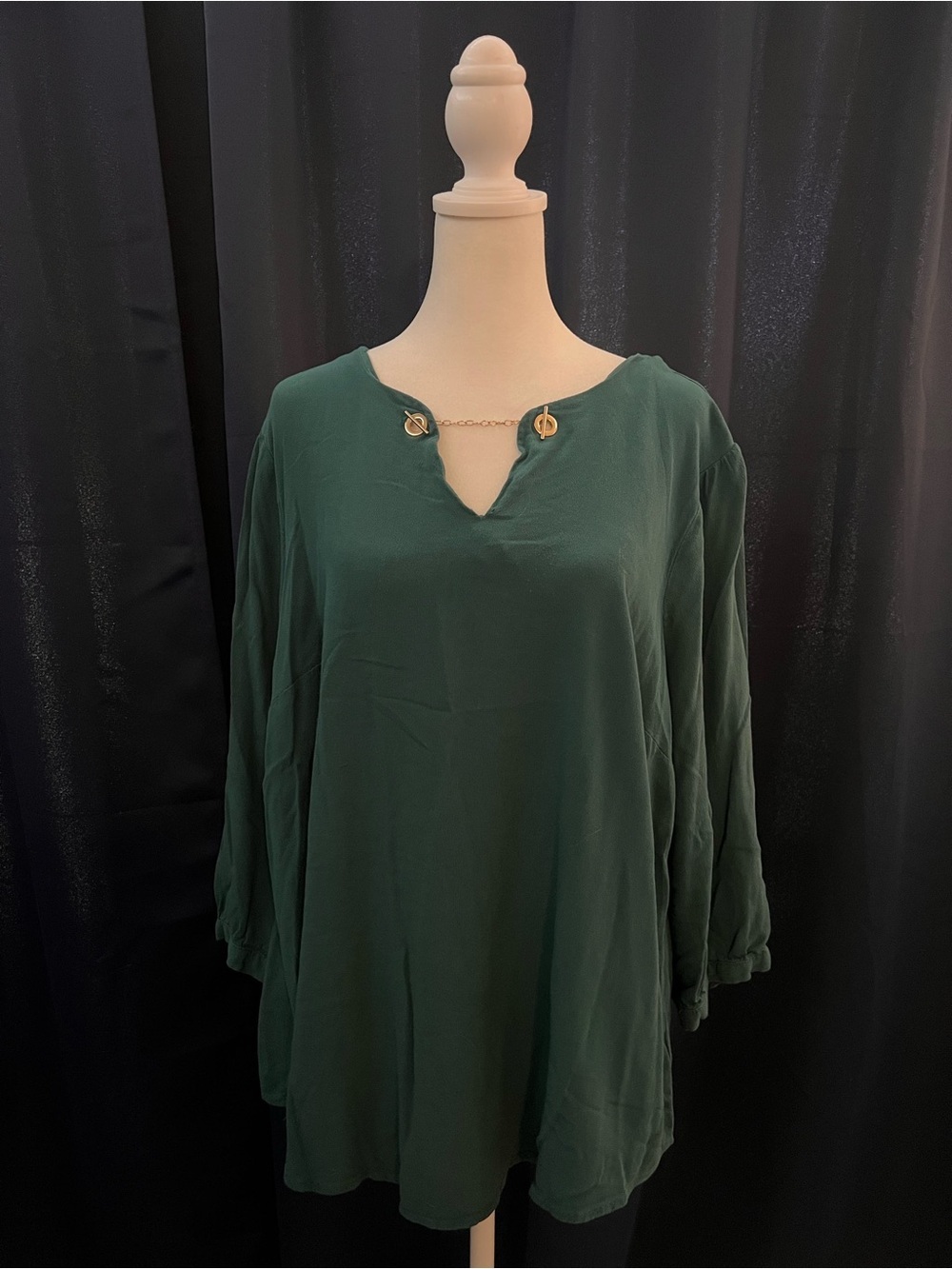Torrid Green Blouse Size 2 2X Gold Hardware Split Neck Long Sleeve